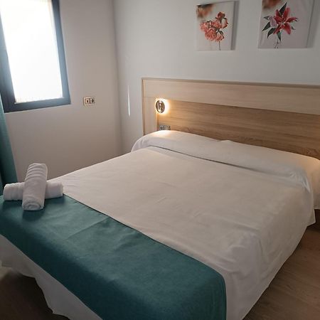 Apartamentos Turisticos Avila Puerta De La Santa 2-1 Exteriör bild