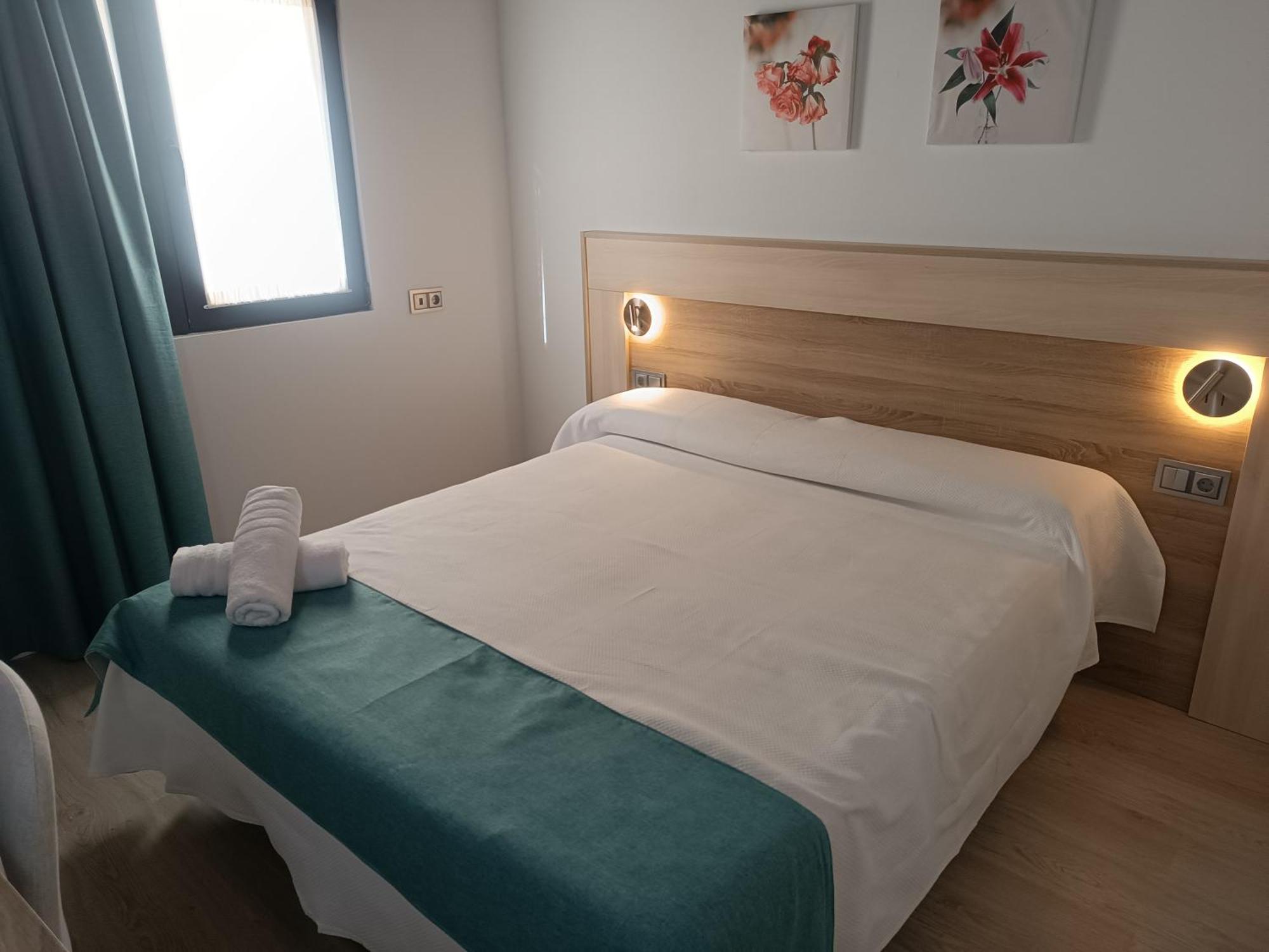 Apartamentos Turisticos Avila Puerta De La Santa 2-1 Exteriör bild