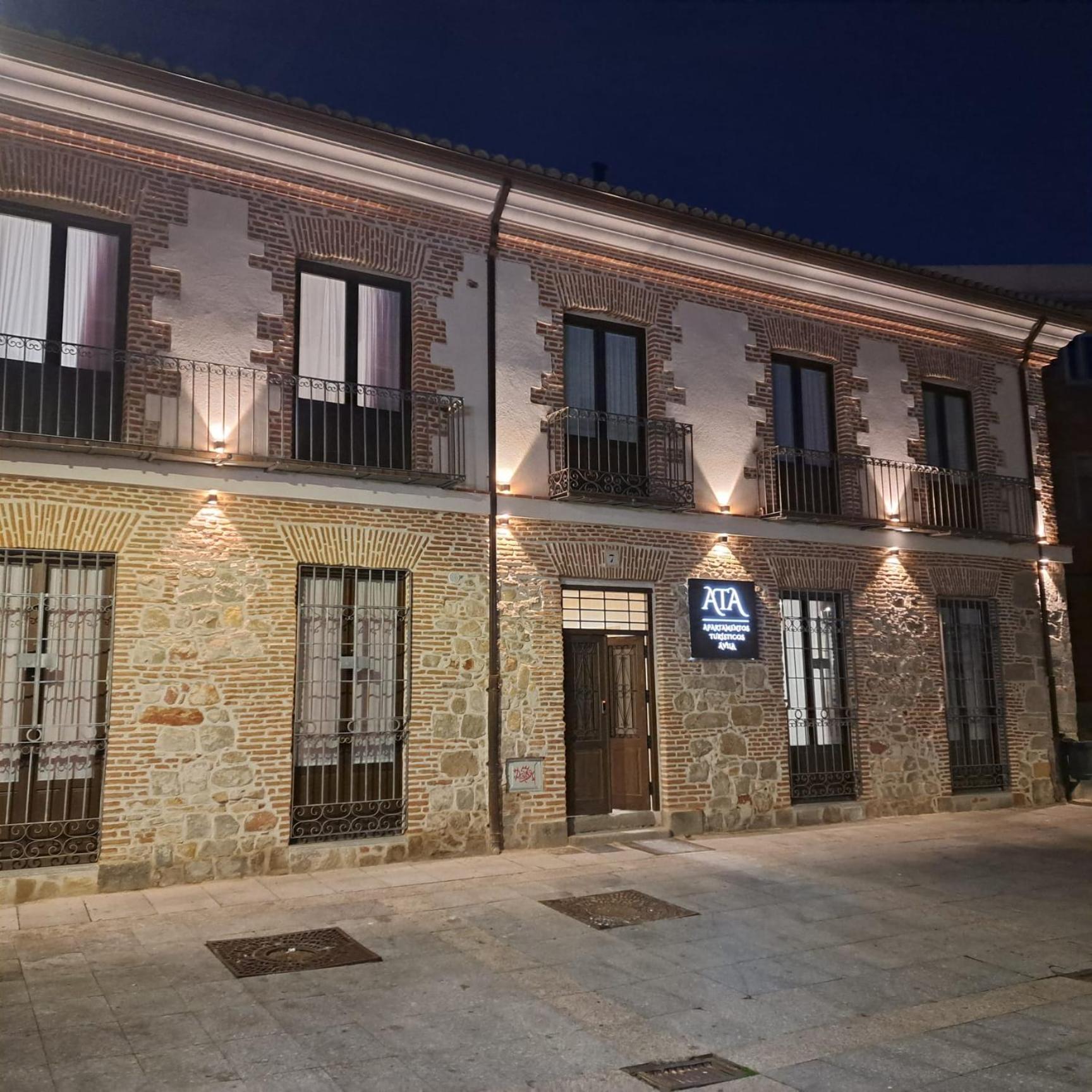 Apartamentos Turisticos Avila Puerta De La Santa 2-1 Exteriör bild
